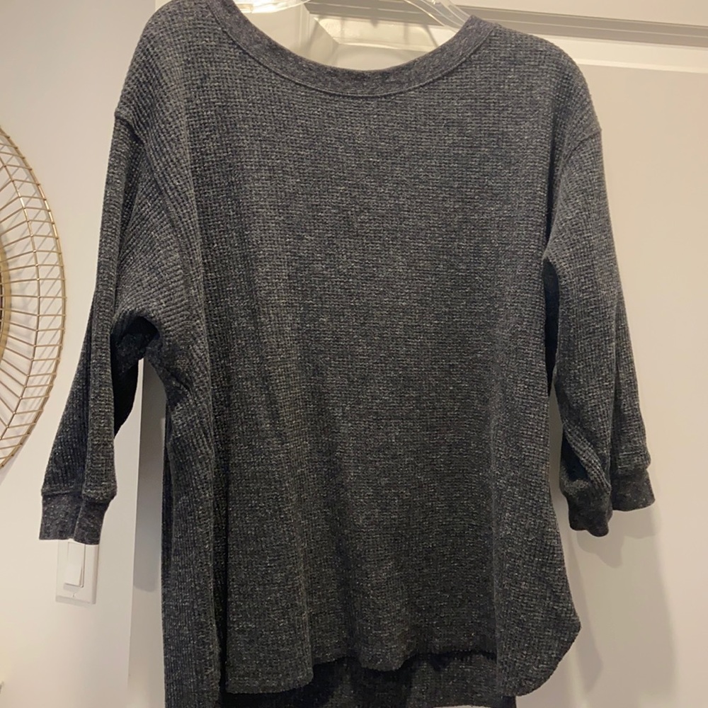 Quarter sleeve light sweater